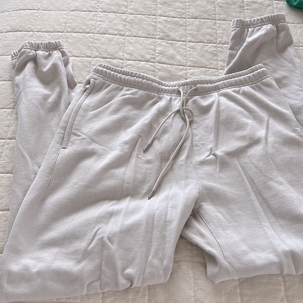 ALO Yoga cream Track Pants - Picture 2 of 4
